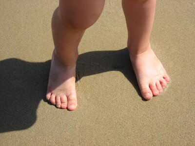 Child beach fingers photo