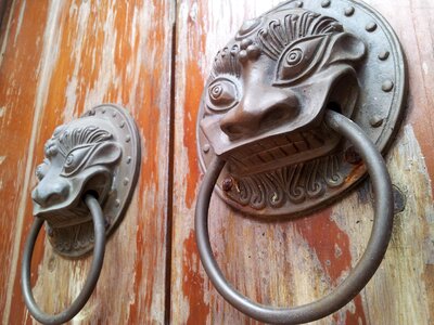 Temple china door handle photo