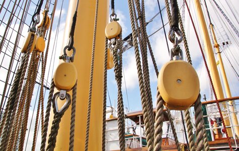 Sailing vessel masts cordage