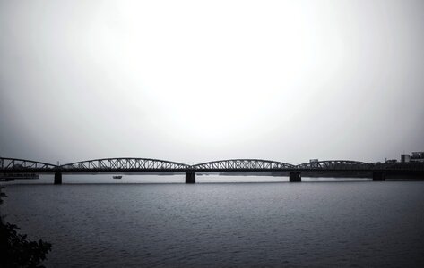 Arch boat bridge