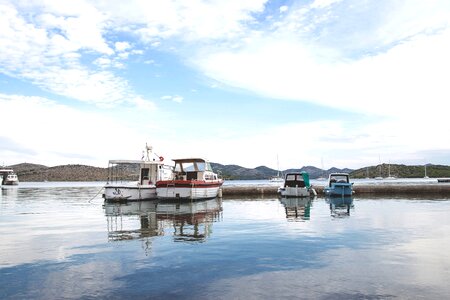 Boats lake mountains