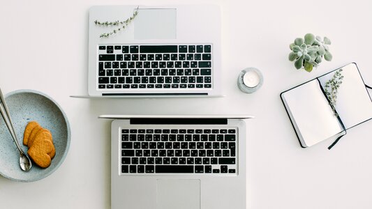 Minimal MacBook White photo