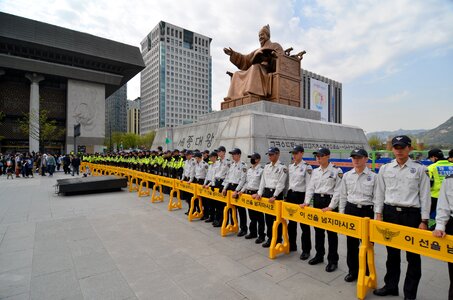 Korea police line riot police protest