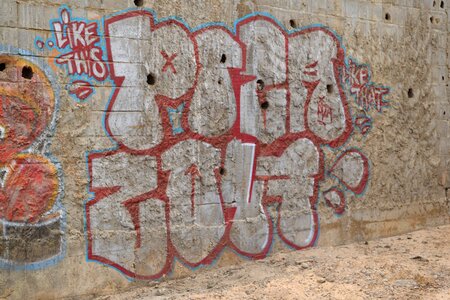 Graffiti wall sand