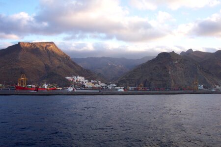The harbor at Santa Cruz de Tenerife