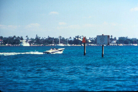 Boat speeding through manatee idle zone