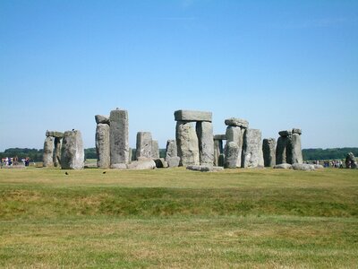 Stonehenge green cliff
