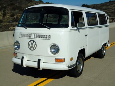 Automobile vintage bus