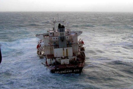 Cross labor ocean