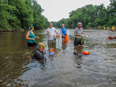 Students surveying freshwater mussels-2