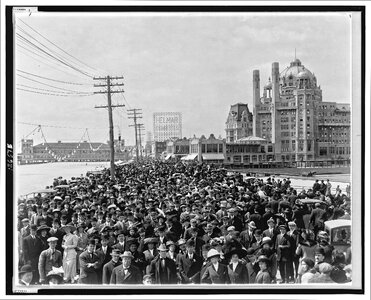 Atlantic City Boardwalk crowd in front of Blenheim hotel in New Jersey 1911