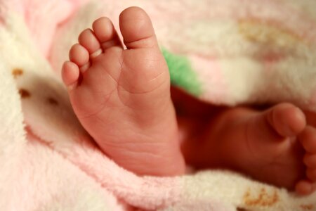 Baby barefoot birth photo