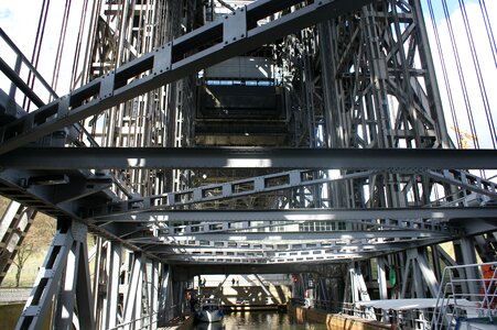 Structure workshop repairs