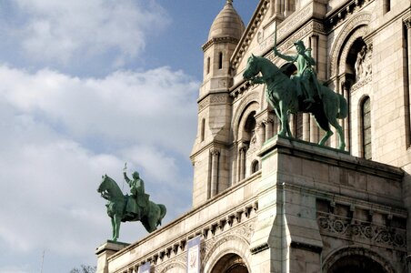 Monument montmartre horse photo