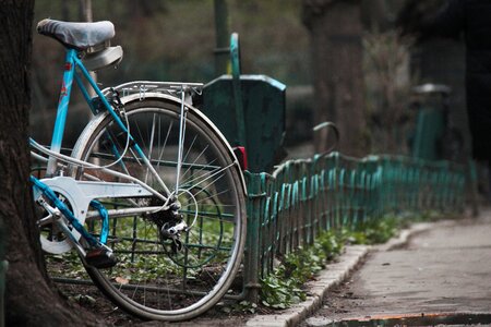 Asphalt bicycle fence