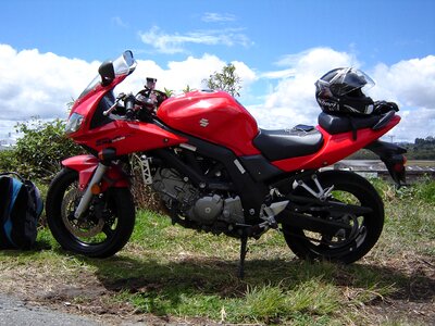 Sv 650 red bike