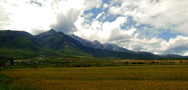 Mountain peaks china photo