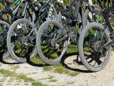 Tire studs mountain bike tour circuit