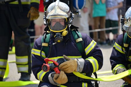 Firefighters delete breathing apparatus