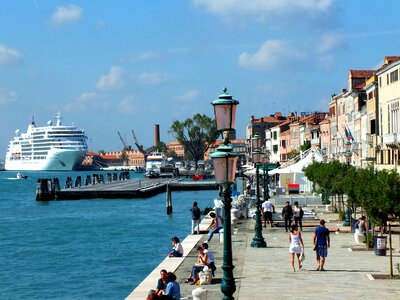 Sea cruise ship photo