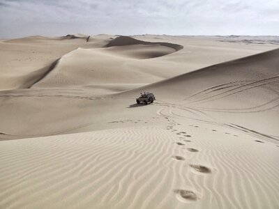 Off-road vehicle driving in the Awbari Sand Sea, photo