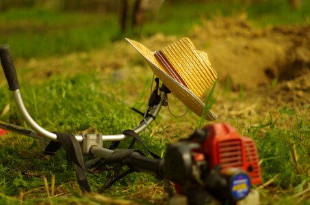 Straw hat work in the fields break