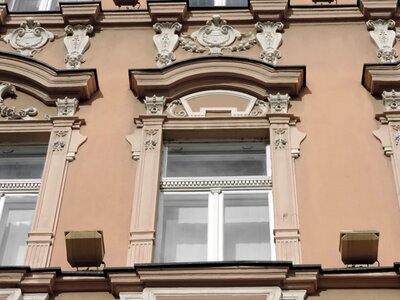 Arabesque capital decoration