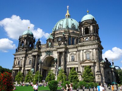 Building architecture dom