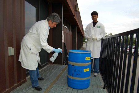 Labor scientists 