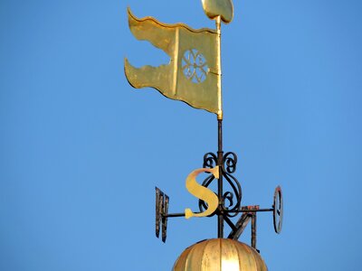 Gold landmark building