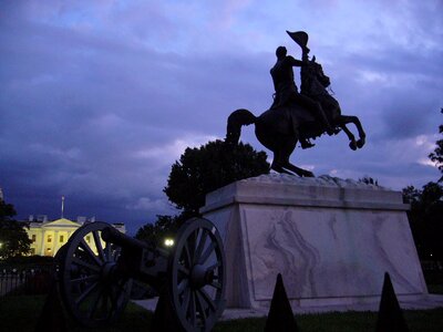 White house statue cannon