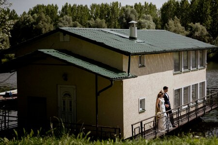 Resort Area houses bride
