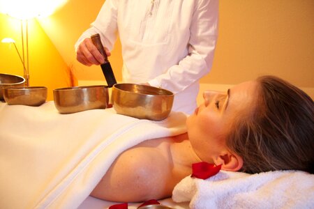 Massage sound massage singing bowl massage
