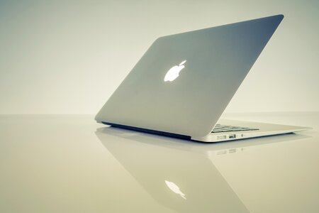 MacBook Minimal Reflection photo