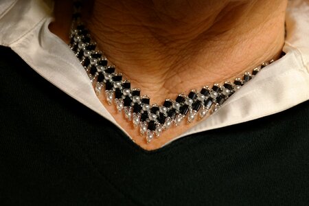 Neck blouse chain