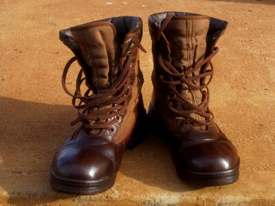 Lace-ups leather shiny