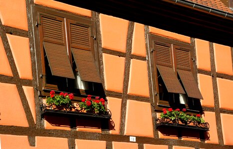Studs facade windows