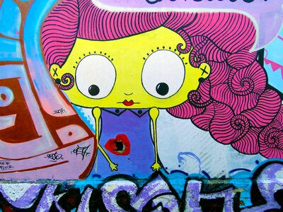 She eyes yellow