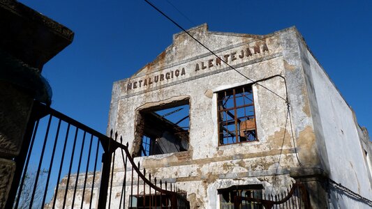 Lapsed ruin dilapidated photo