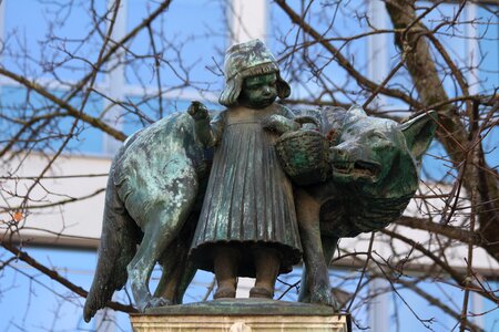 Monument statue bronze