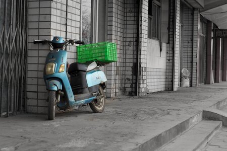Delivery basket roadside