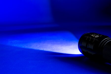 Glow light flashlight