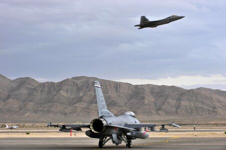 An F-16 Fighting Falcon taxis for a training mission