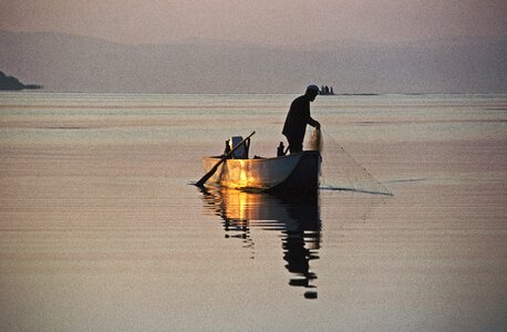 Umbria water lake photo