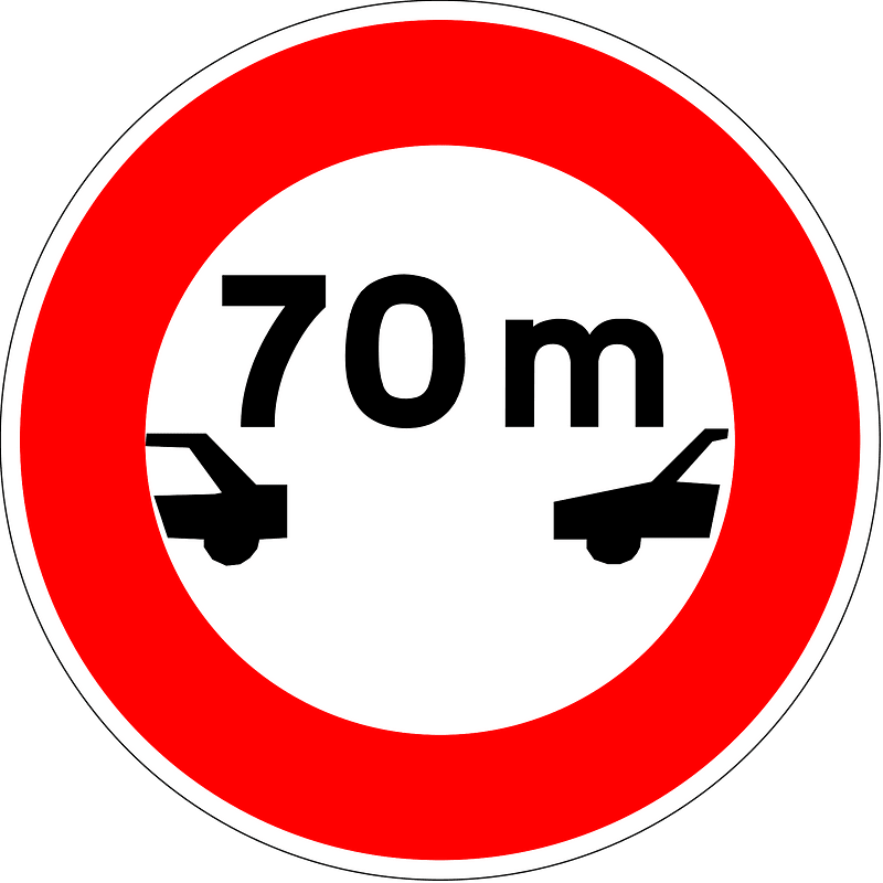 No traffic allowed without indicated minimum distance between vehicles