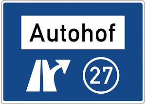 sign indicating next exit has a service area nearby