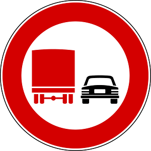 No overtaking by heavy goods vehicles