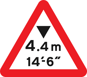 Warning of maximum headroom of arch bridge/overhanging structure some distance ahead