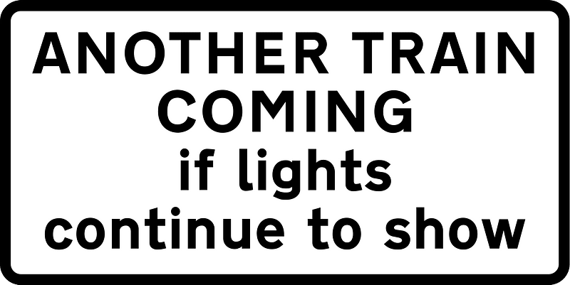 Supplementary plate at multiple track automatic level crossings warning of a second train