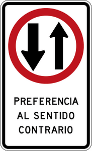 Yield to oncoming traffic sign in Colombia